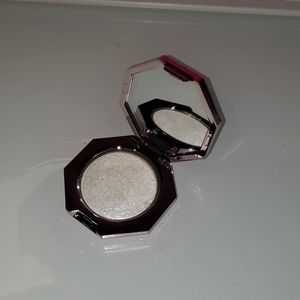 Fenty Beauty Diamond Bomb Highlighter